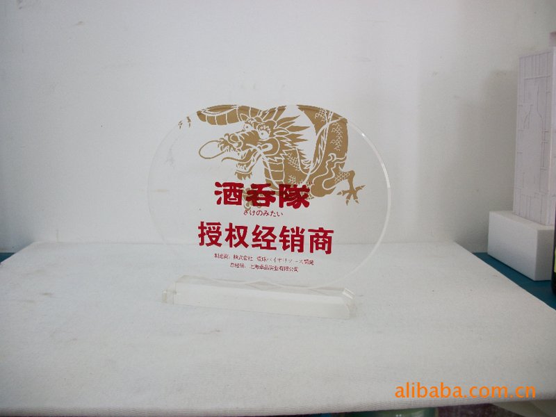 光影交错中的艺术品——亚克力展示盒